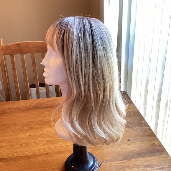 NWOT! Blonde Rooted Wig Never Worn - Picture 5 of 6